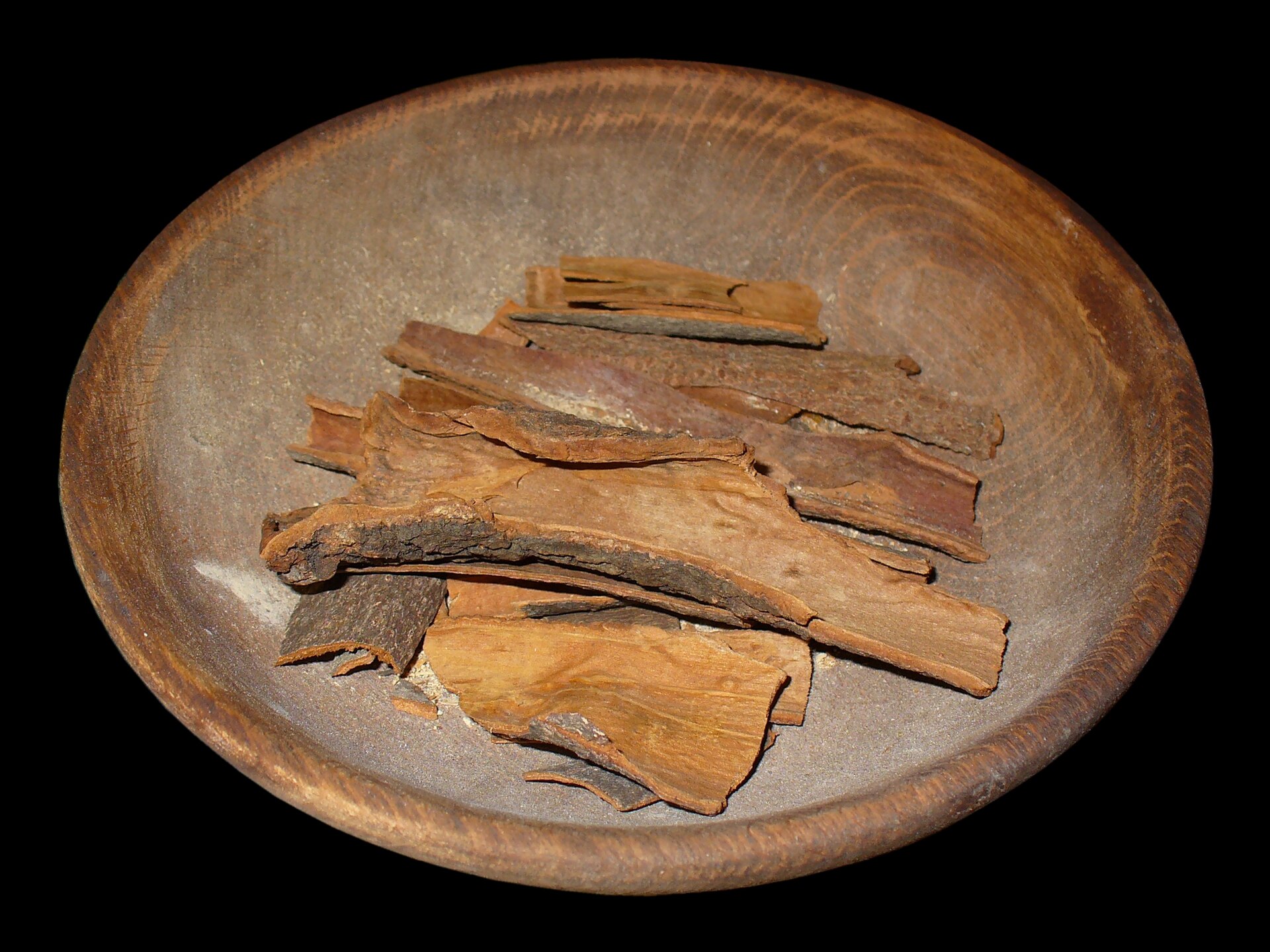 Vỏ quế phơi khô